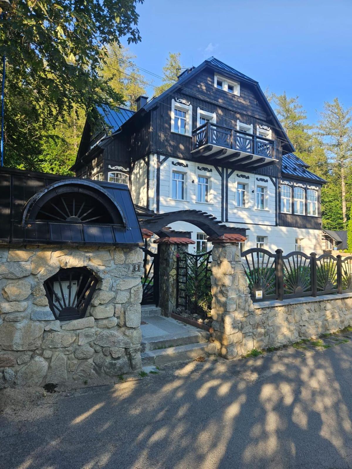 Residence Zielono Mi ชกลาร์สกา ปอเรมบา ภายนอก รูปภาพ
