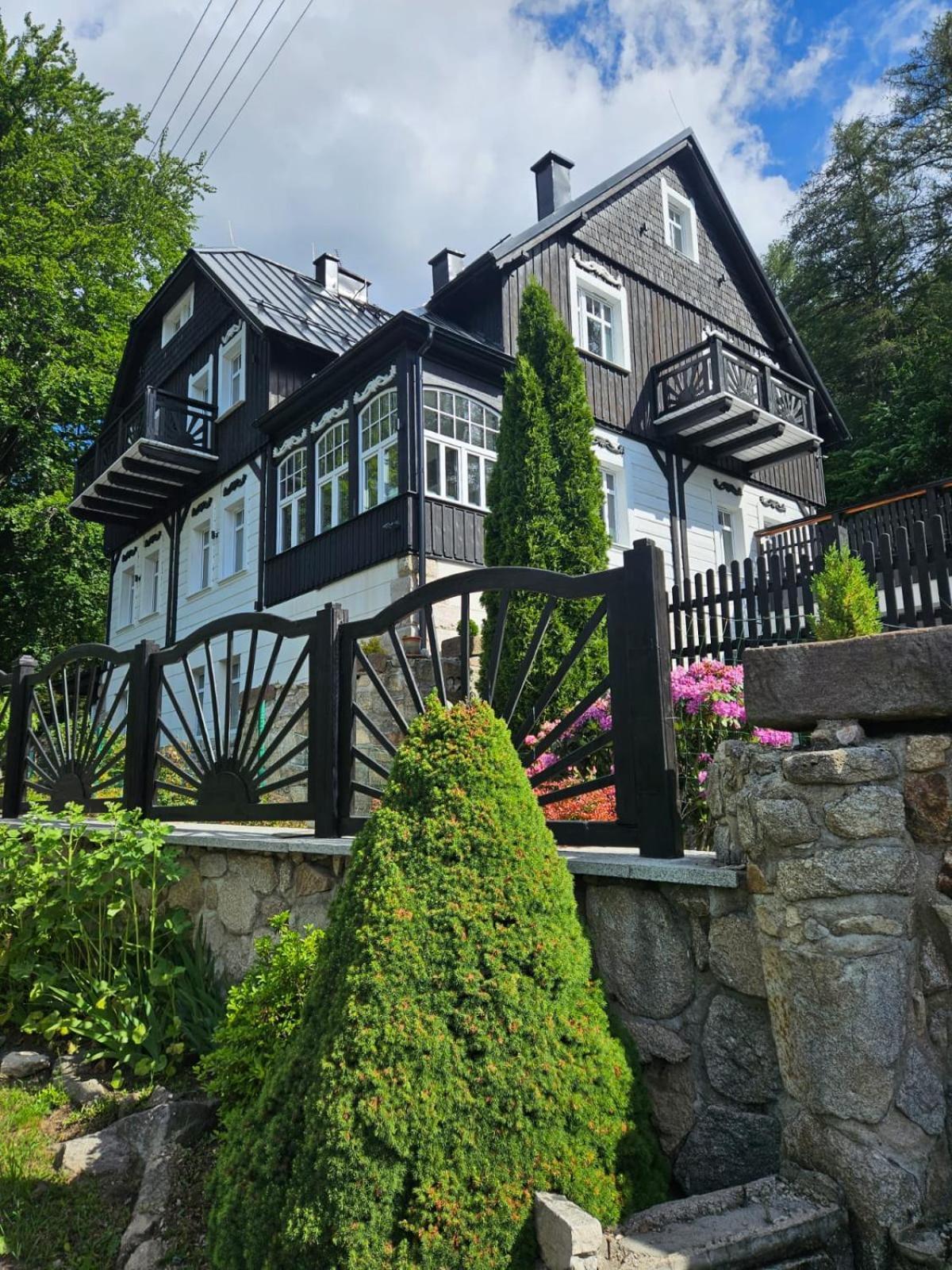 Residence Zielono Mi ชกลาร์สกา ปอเรมบา ภายนอก รูปภาพ